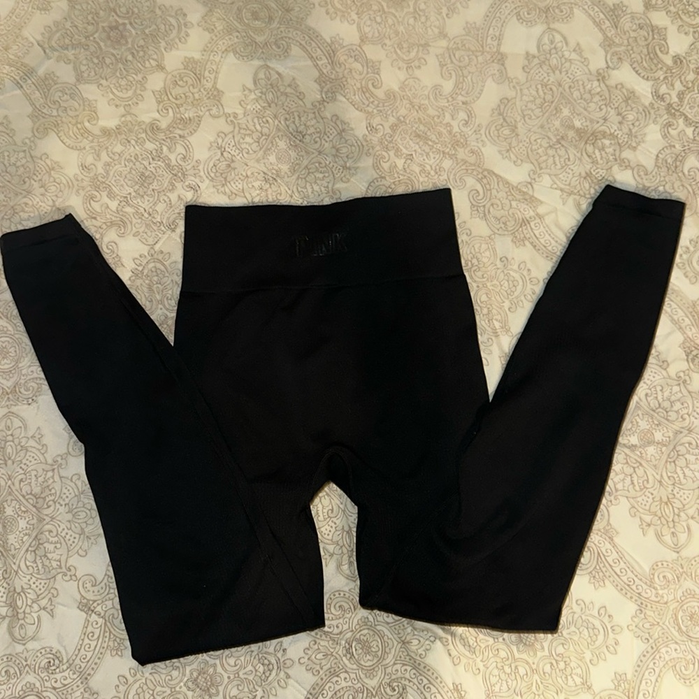 🌟XS Pink active leggings in Black.🌟